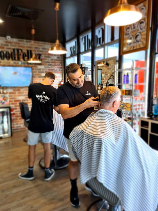 تیم تخصصی آموزش&zwnj;دیده در حوزه گریم داماد